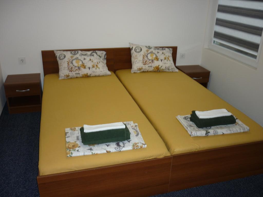 Yalta Guesthouse 루세 외부 사진